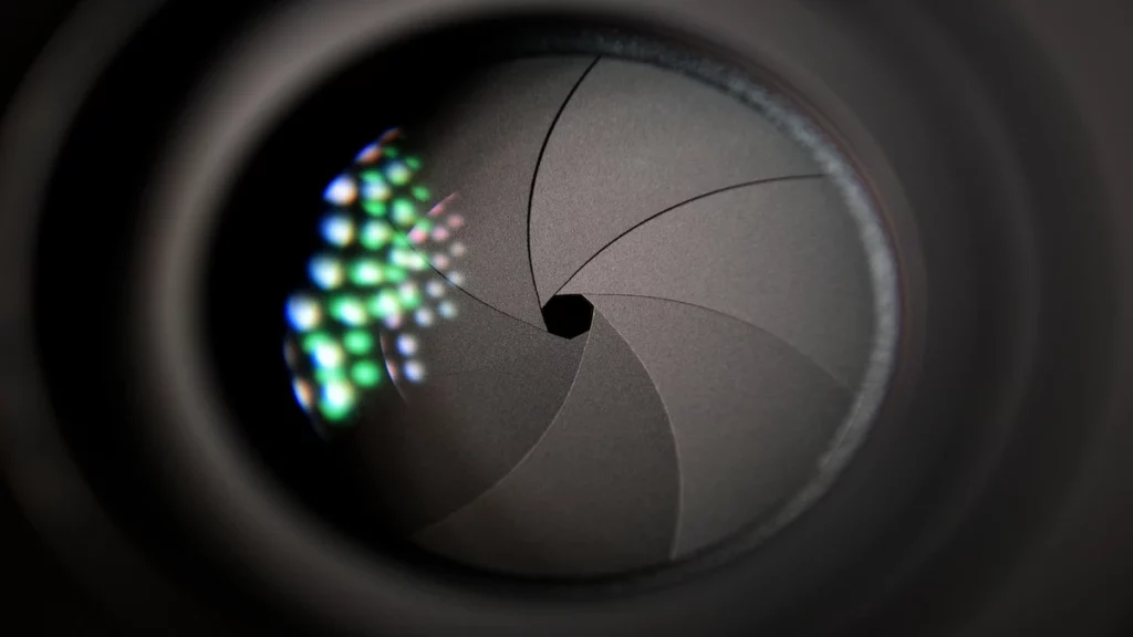Peephole cam
