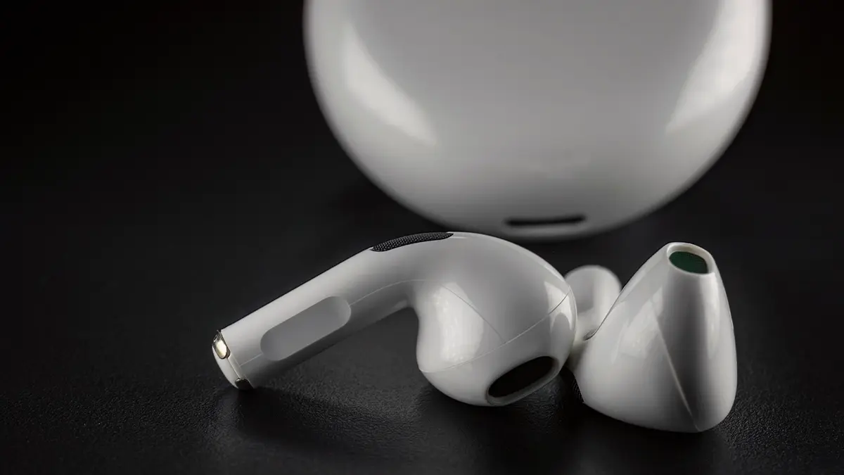 Choose airpods 4 vs airpods pro 2 based on the design and comfort